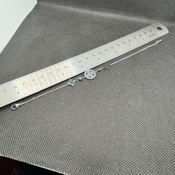 ‼️FINAL SALE ‼️Stainless Steel Chain Bracelet with Crystal Accents. NWOT - Picture 4 of 4